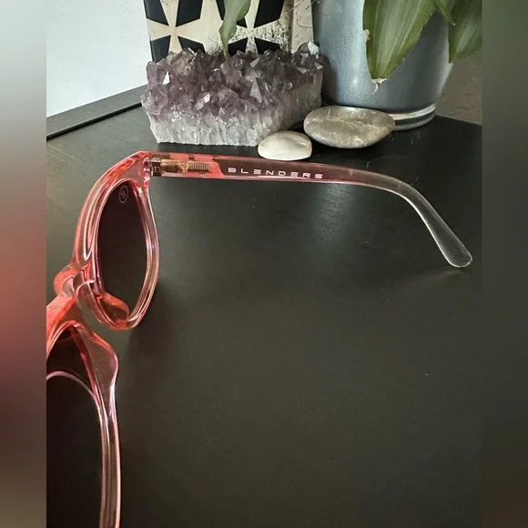 NEW Blenders “Flamingo Beach” Sunglasses - Picture 7 of 10